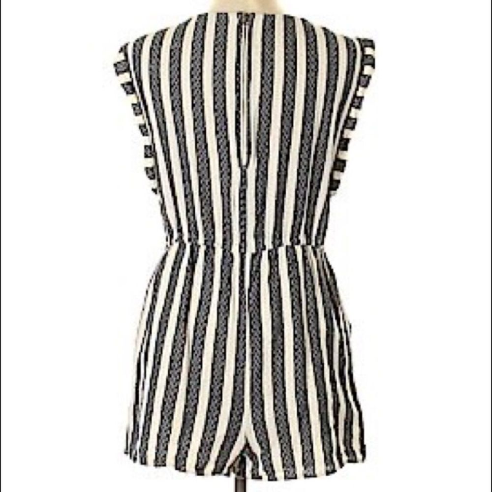 ✨HP✨Universal Threads Romper✨ - Picture 4 of 6